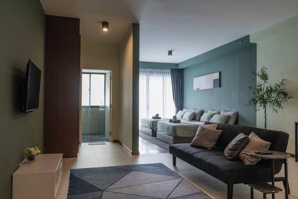 Deluxe Seaview Suite Twin Bed By The Only Bnb Tanjung Tokong 외부 사진