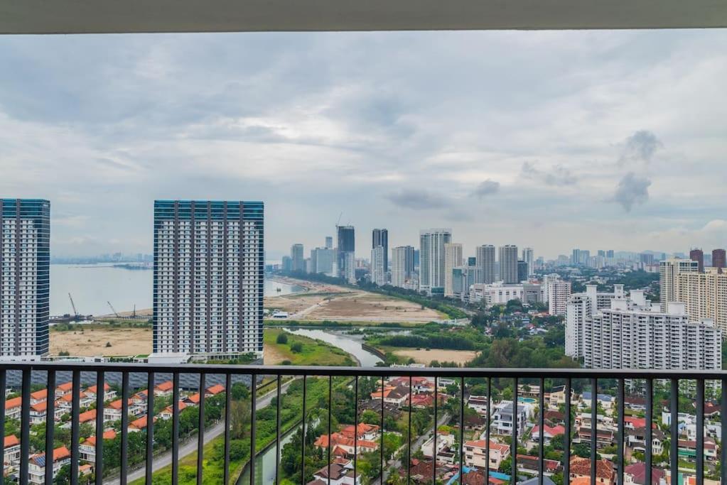 Deluxe Seaview Suite Twin Bed By The Only Bnb Tanjung Tokong 외부 사진